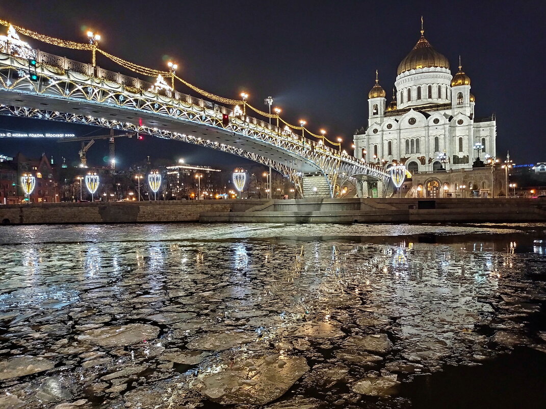 Лед, мост, храм, ночь - Александр Чеботарь Лед, мост, храм, ночь - Александр Чеботарь
