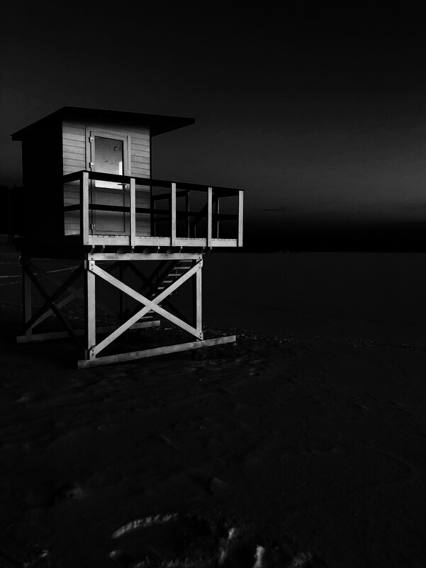 Взор башни личной охраны, ночной пляж. - Вадим Басов