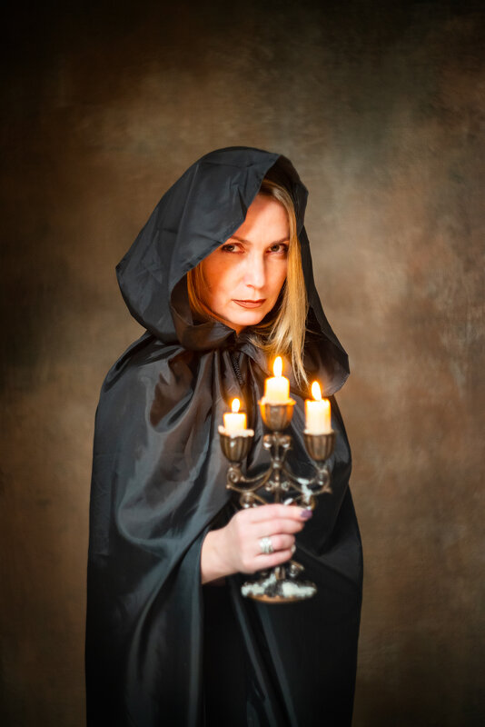 Девушка с канделябром - Алексей Чигвинцев