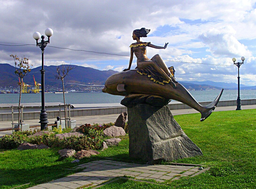 Скульптура "Девушка на дельфине" - Виктор Мухин Скульптура "Девушка на дельфине" - Виктор Мухин