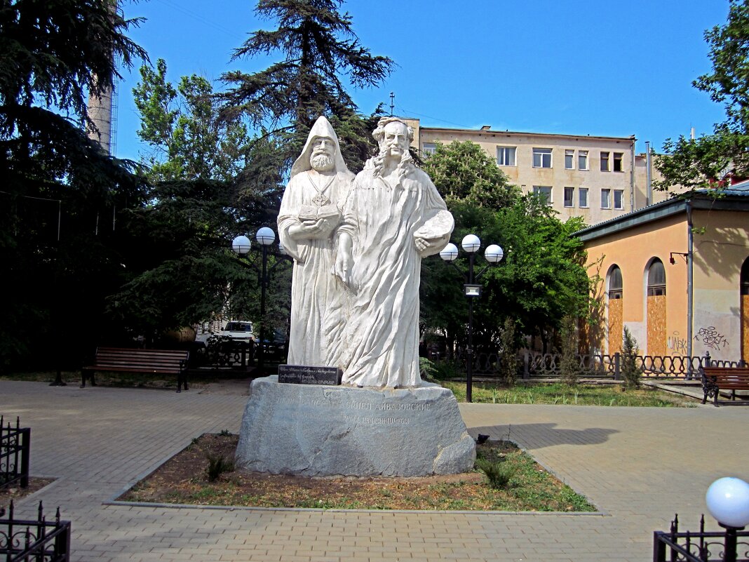 Памятнгик братьям Айвазовским - Валентин Семчишин Памятнгик братьям Айвазовским - Валентин Семчишин