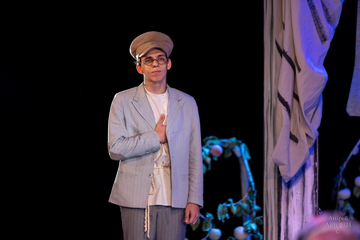 Донецкий государственный академический музыкально-драматический театр им. М.М.Бровуна - Андрей Lyz Донецкий государственный академический музыкально-драматический театр им. М.М.Бровуна - Андрей Lyz