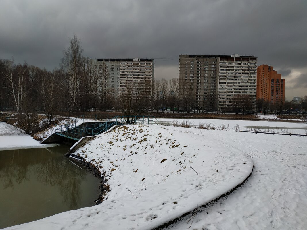 Скромное обаяние марта - Андрей Лукьянов Скромное обаяние марта - Андрей Лукьянов