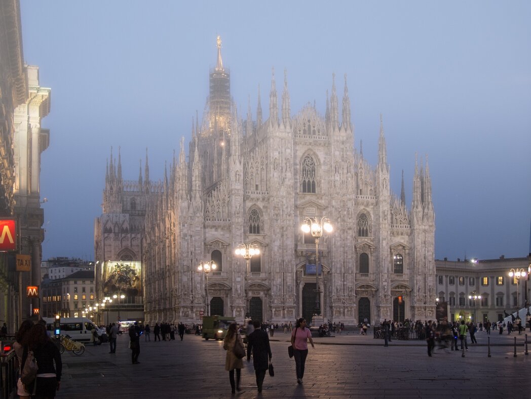 Милан. Дуомо почти не виден - Виталий Авакян Милан. Дуомо почти не виден - Виталий Авакян