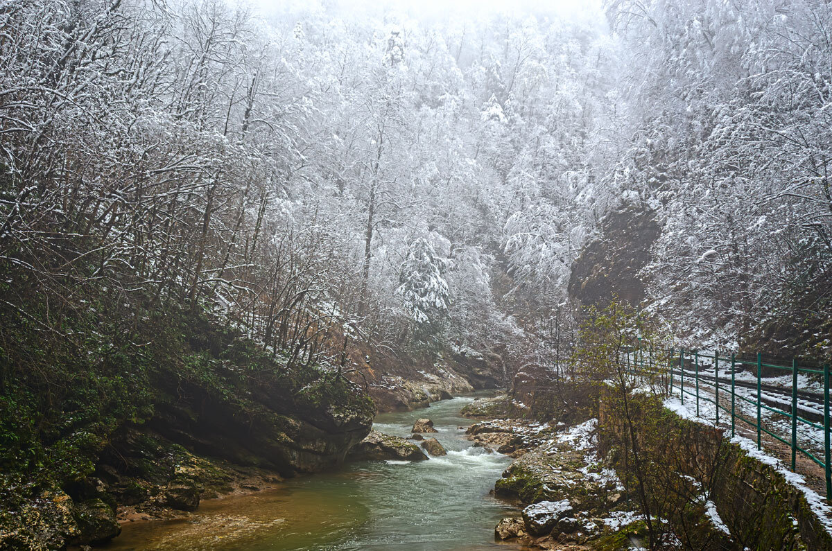 Зима в Гуамском ущелье - Геннадий Клевцов Зима в Гуамском ущелье - Геннадий Клевцов