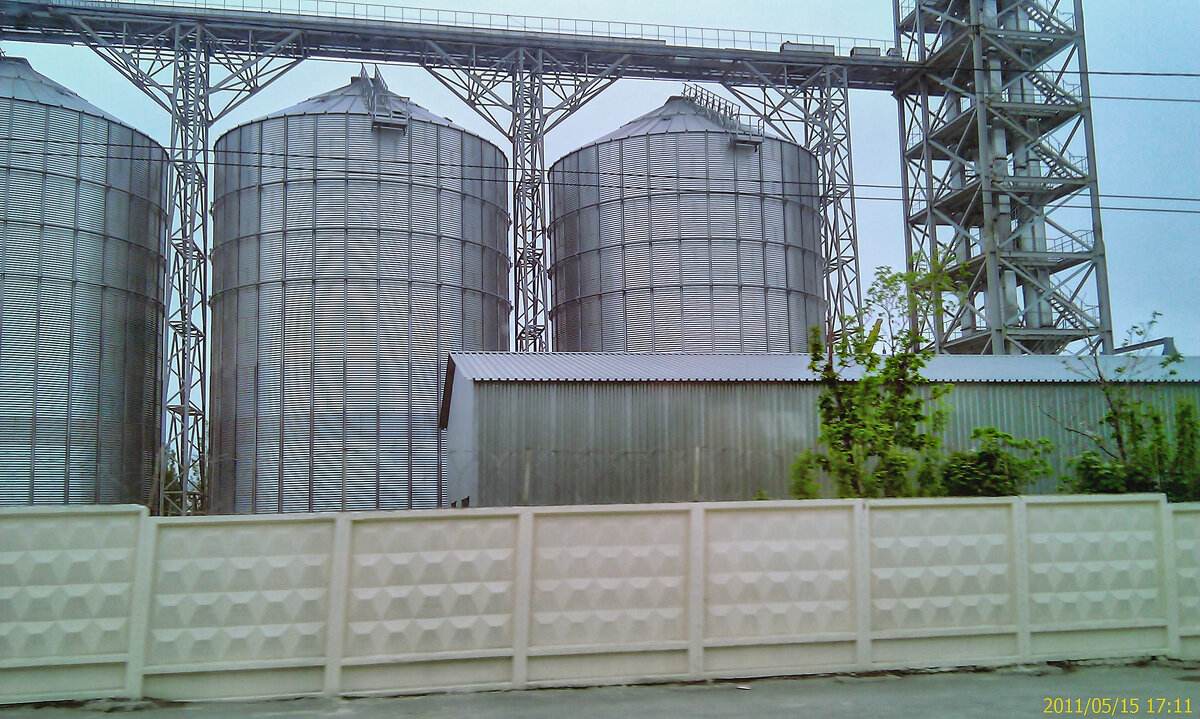 Часть завода в Новороссийске - Джованни Луче Часть завода в Новороссийске - Джованни Луче