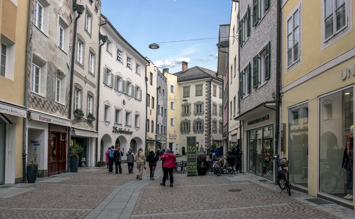 ** - Александр Липовецкий