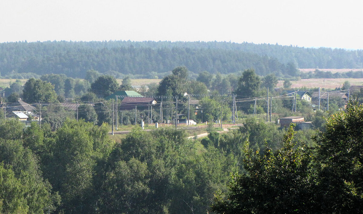 Вид из гостиницы "Александров" на железную дорогу - Александр Ильчевский Вид из гостиницы "Александров" на железную дорогу - Александр Ильчевский