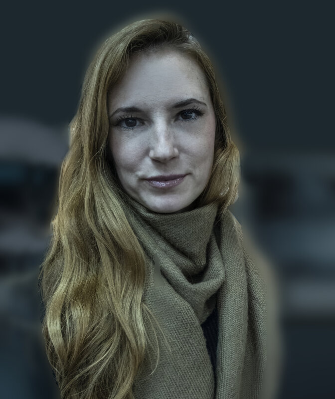 Зритель на выставке пейзажиста их Ленинграда Тимофеевой Светланы Михайловны - Евгений Зритель на выставке пейзажиста их Ленинграда Тимофеевой Светланы Михайловны - Евгений