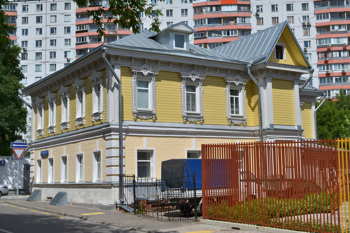 Это бывший доходный дом купцов Скворцовых 1889 года - Сергей Лындин Это бывший доходный дом купцов Скворцовых 1889 года - Сергей Лындин