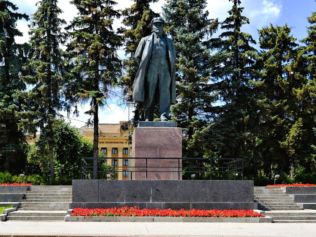 Чебоксары. Памятник Владимиру Ильичу Ленину. - Пётр Чернега