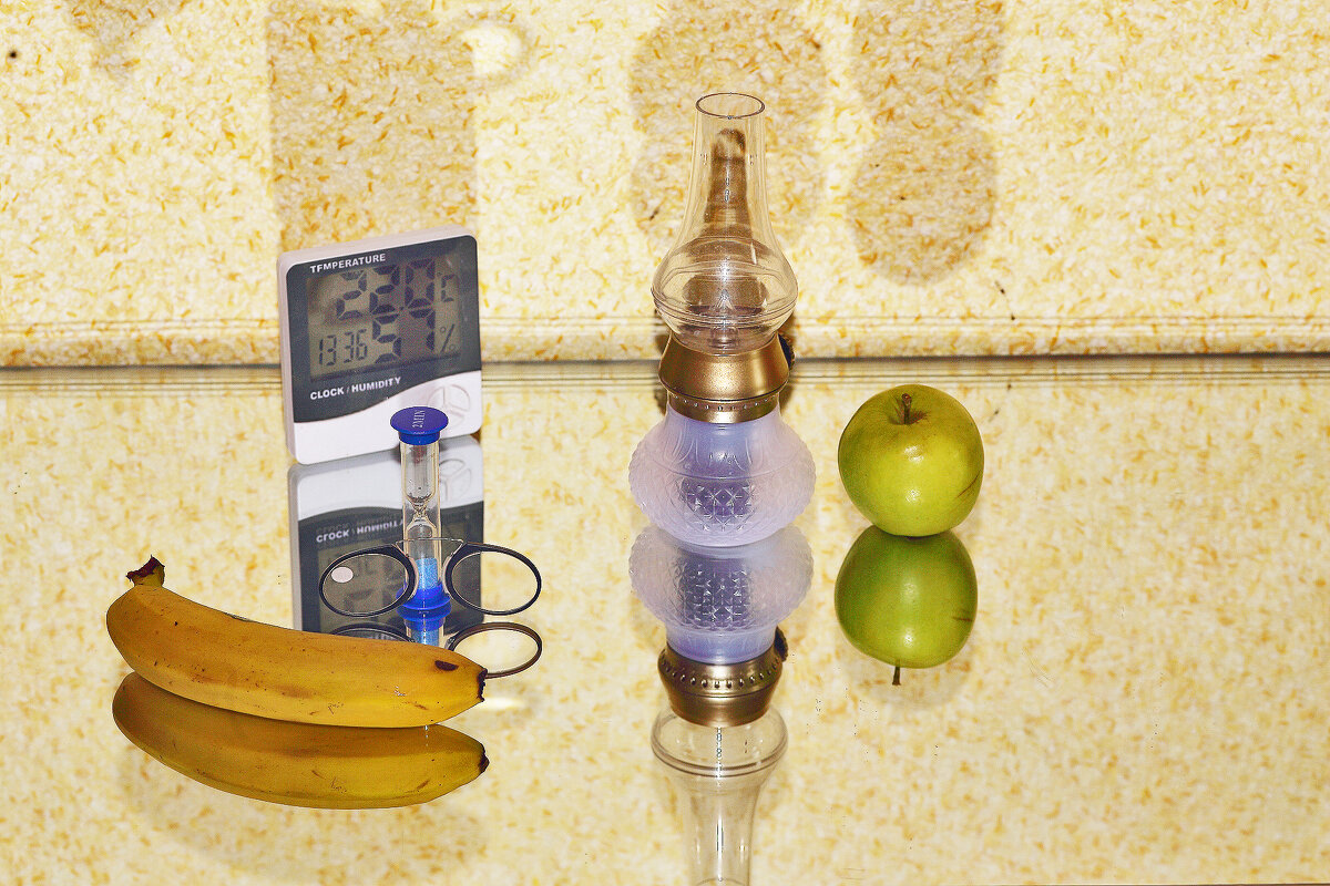 Натюрморт с яблоко- - Юрий Гайворонскiий