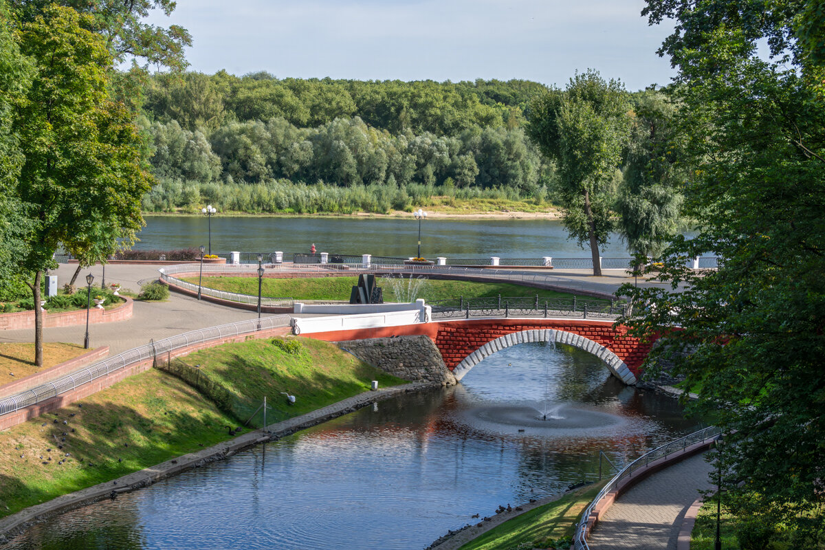 Парк в городе Гомель, река Сож - Игорь Сикорский Парк в городе Гомель, река Сож - Игорь Сикорский