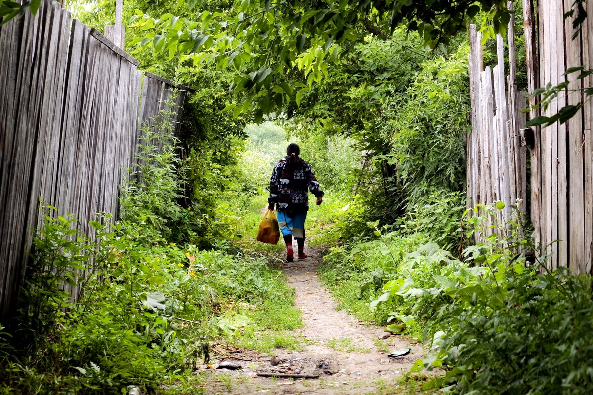 По главной улице с авоськой - Юрий. Шмаков По главной улице с авоськой - Юрий. Шмаков
