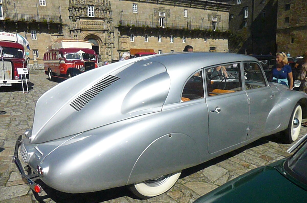 Tatra на улице Сантъяго-де-Компастело - Надежда 