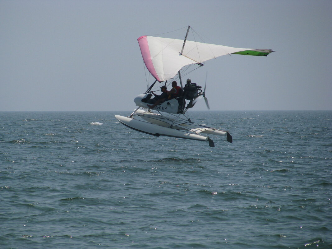 Солнце, море, дельтаплан - Олег Зоркий