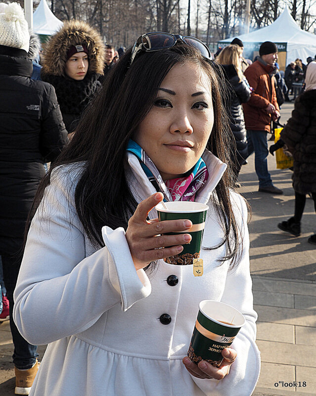 прохожая - Олег Лукьянов прохожая - Олег Лукьянов