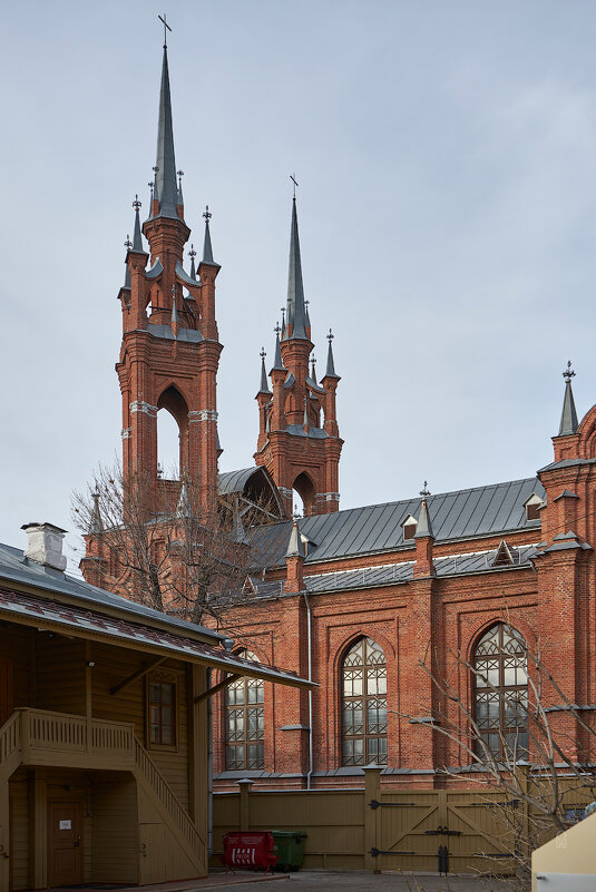 вид на церковь Пресвятого Сердца Иисуса - Олег Манаенков