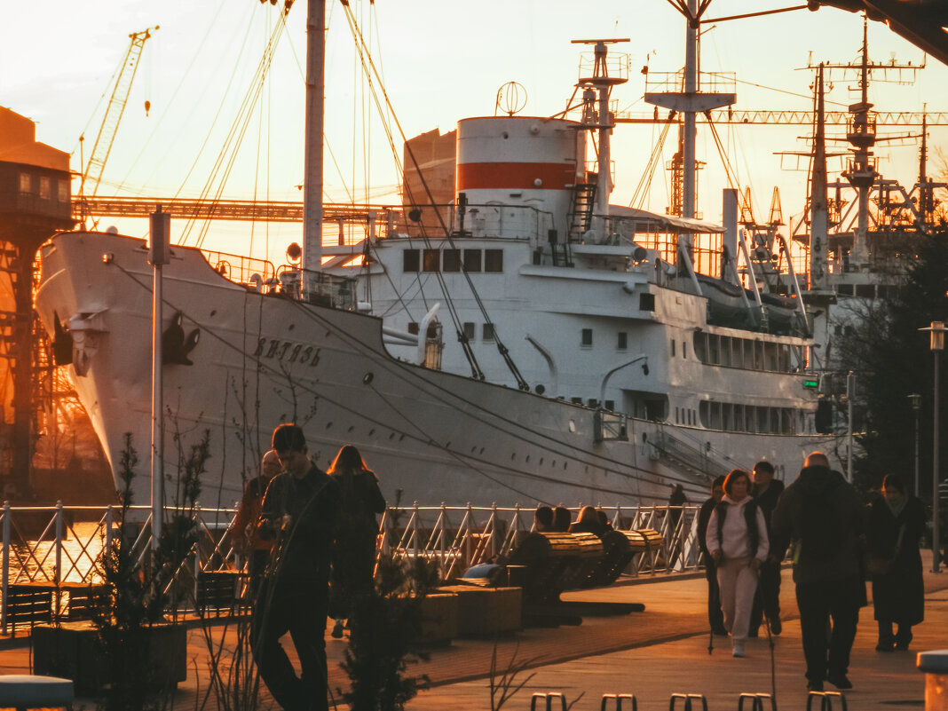 Вечер на набережной - Tanya Nikorovskaya Вечер на набережной - Tanya Nikorovskaya