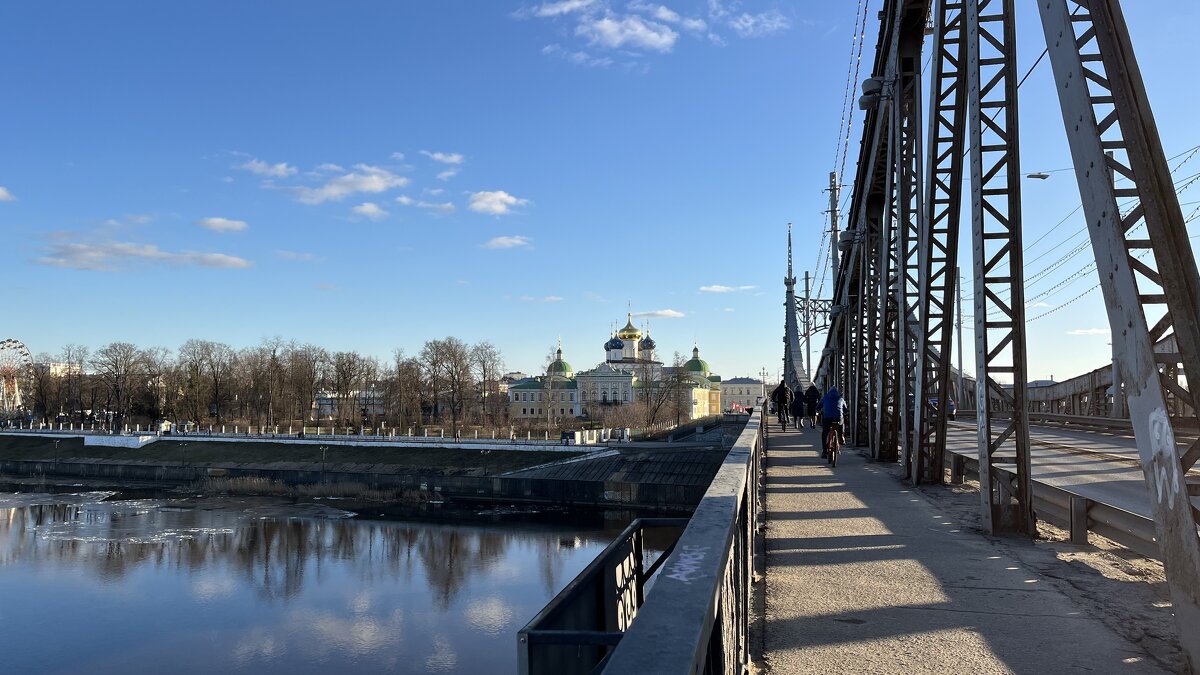 Движение по Староволжскому мосту. - Olga Oskolkova