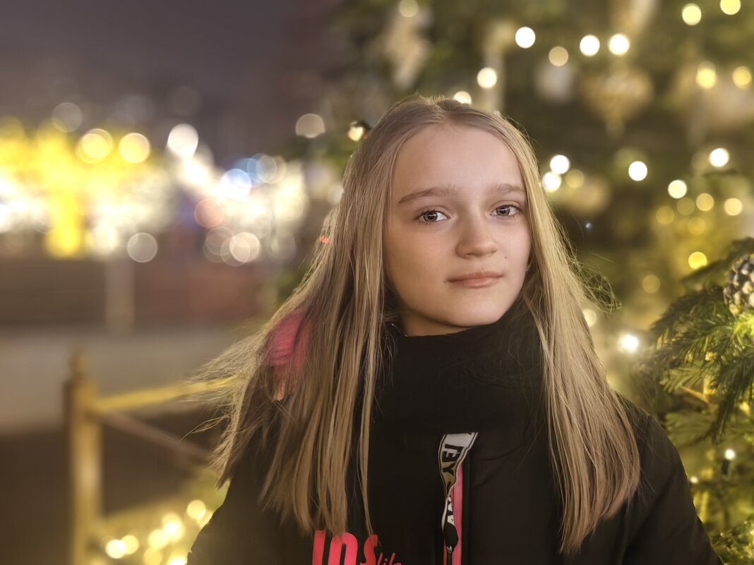 Портрет у ёлочки - Сергей Гойшик Портрет у ёлочки - Сергей Гойшик