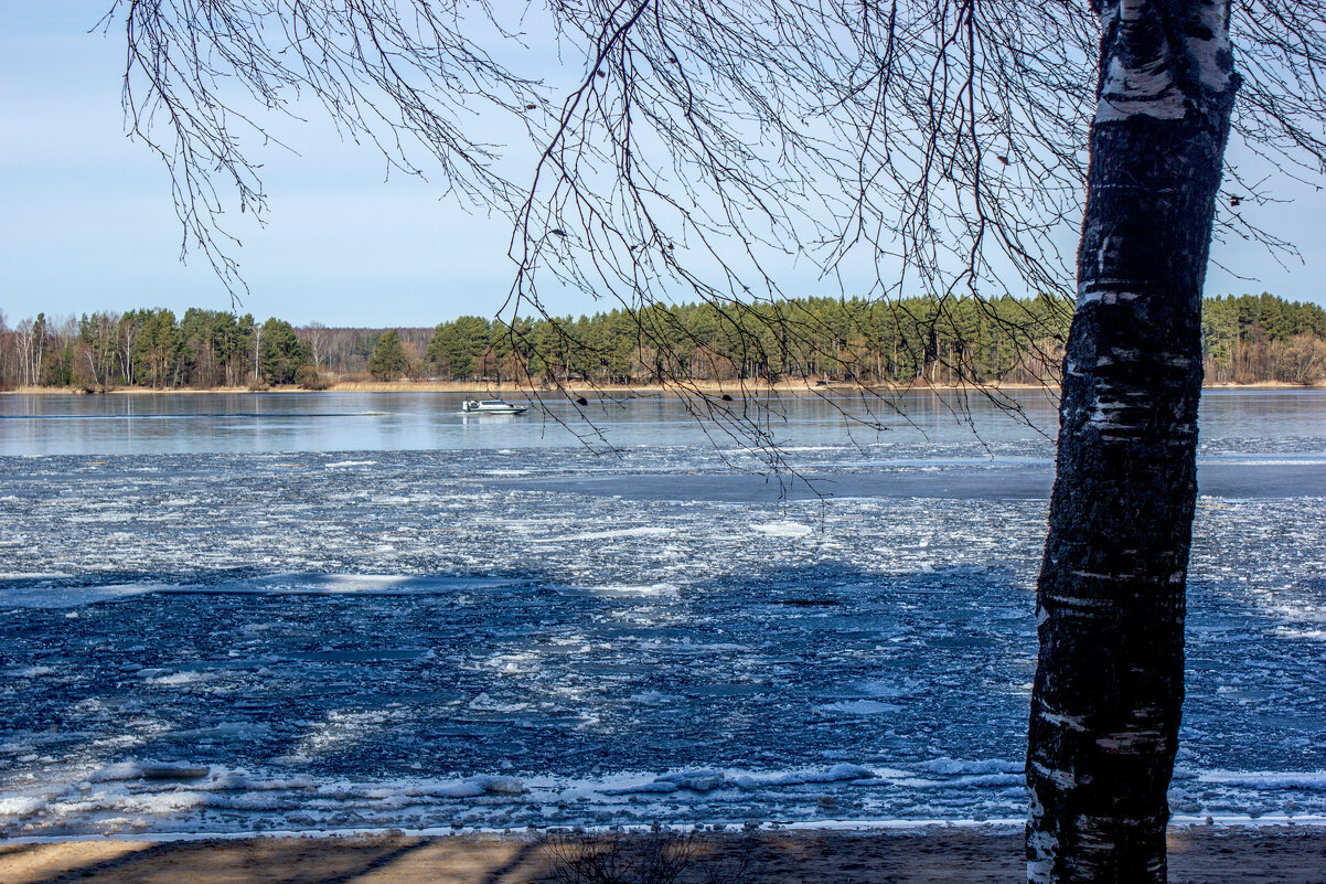 Шелестит шуга на Волге. - Михаил "Skipper"