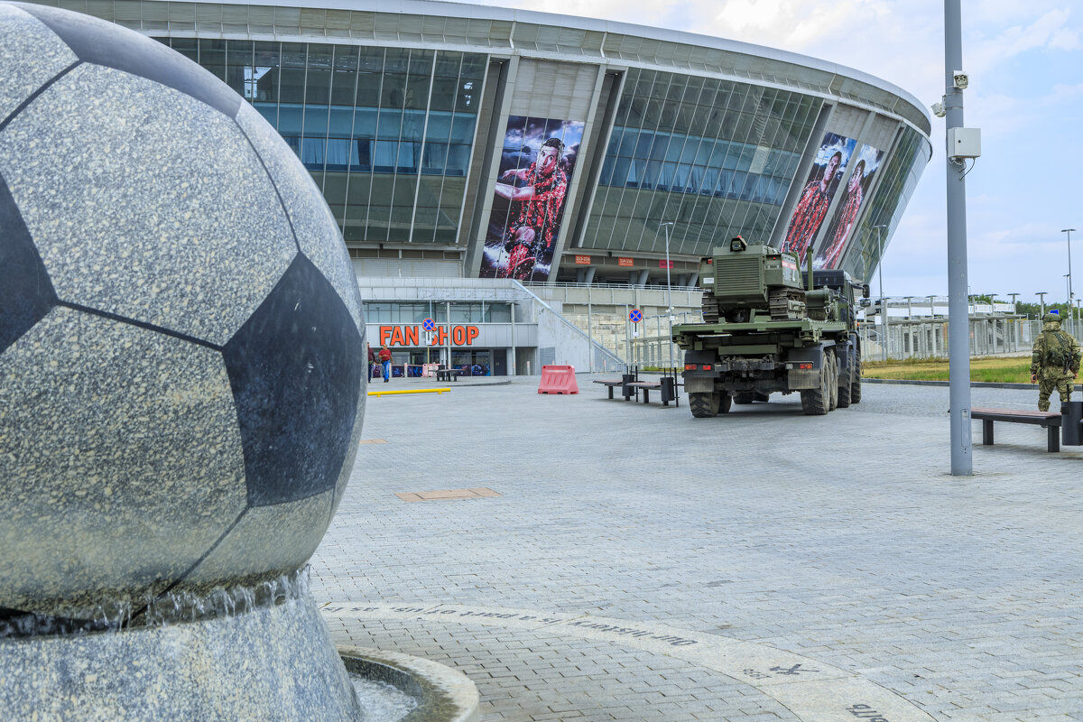 Работа саперов в Центре Донецка. - Евгений Кель Работа саперов в Центре Донецка. - Евгений Кель