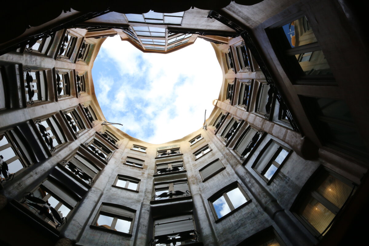 Дворик дома-пещеры - Ольга 