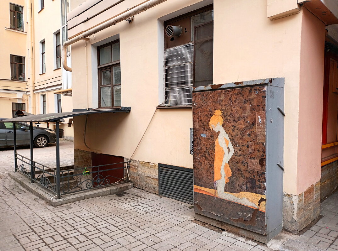 Двор на Литейном - Виктор Никитенко