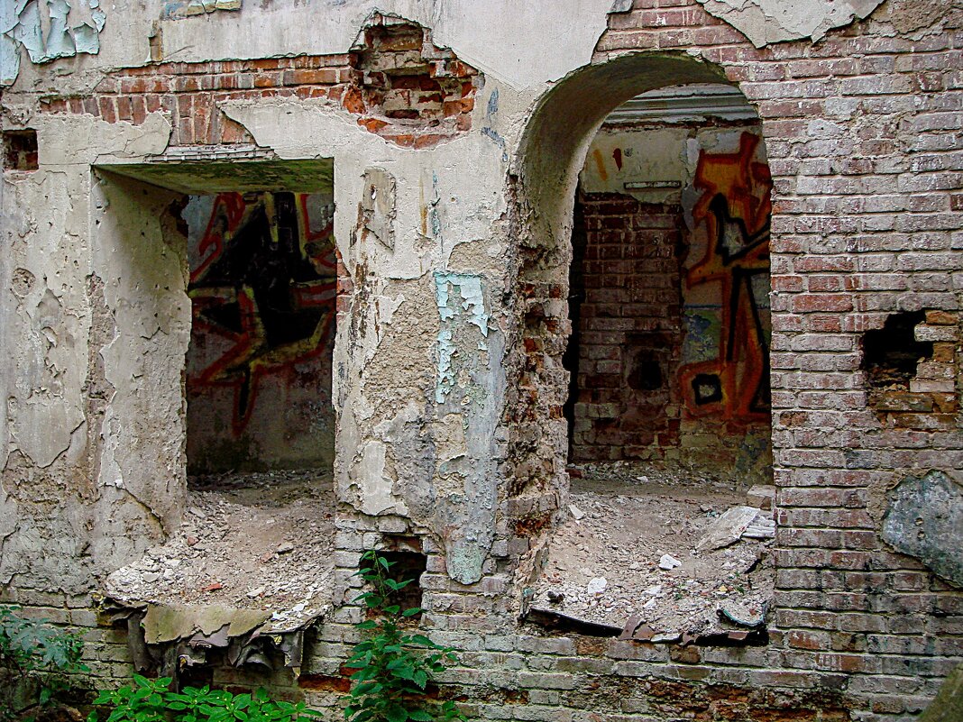 Местные художники и здесь оставили свой след,,, - Анатолий Колосов