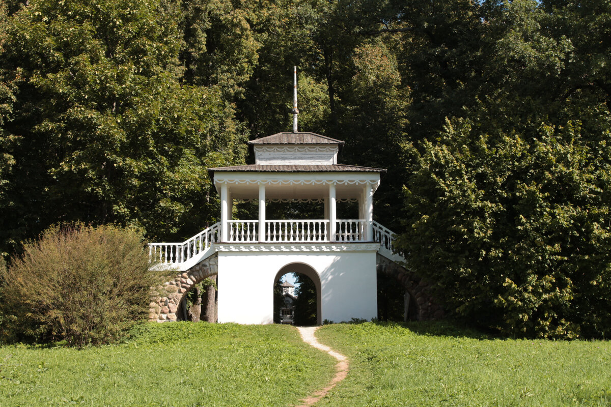 Беседка в Петровском - Олег Зоркий Беседка в Петровском - Олег Зоркий