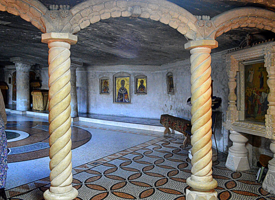 Святыня Свято-Успенского монастыря - Татьяна Лютаева