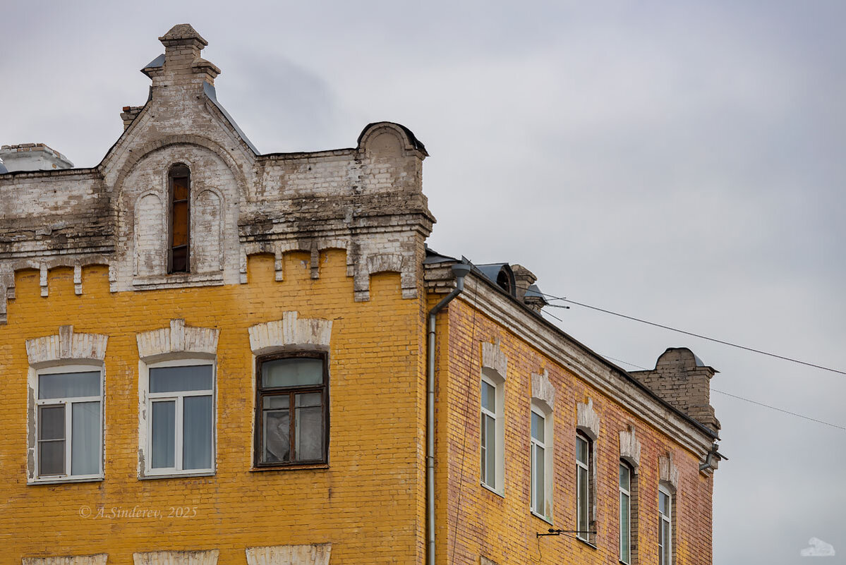 Часть старинного здания - Александр Синдерёв