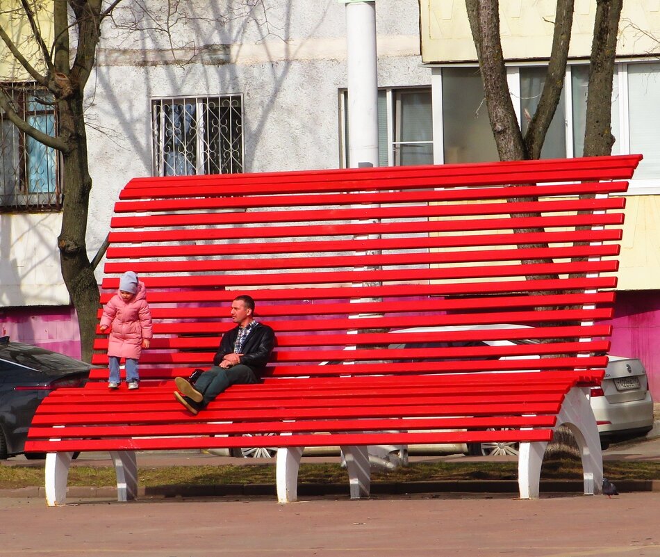 На большой скамейке - Андрей Снегерёв