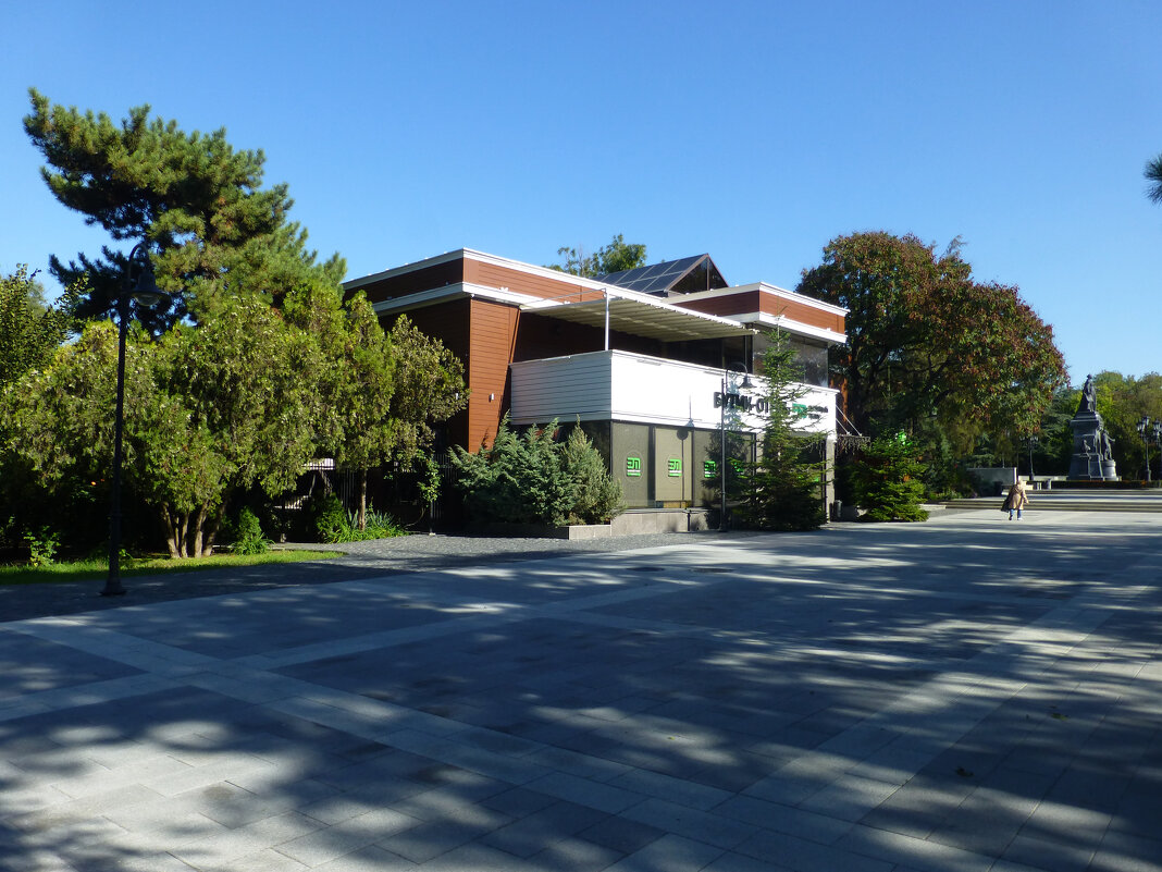 Гостиница в горсаду - Валентин Семчишин Гостиница в горсаду - Валентин Семчишин