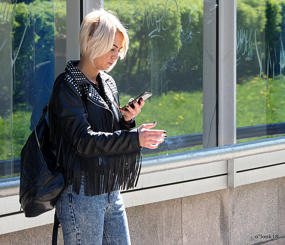 в сторонке - Олег Лукьянов