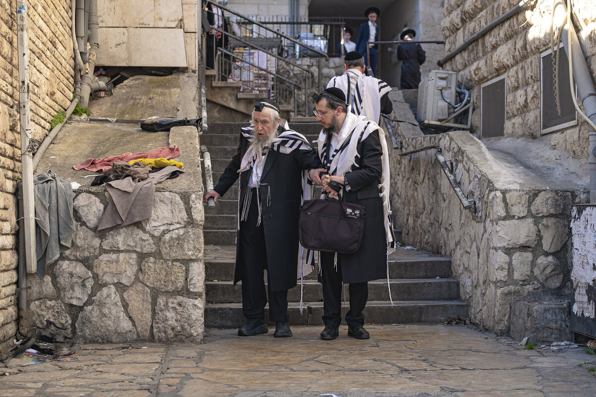 פורים שפיל אין פּאָרטרעטן - Shmual & Vika Retro פורים שפיל אין פּאָרטרעטן - Shmual & Vika Retro