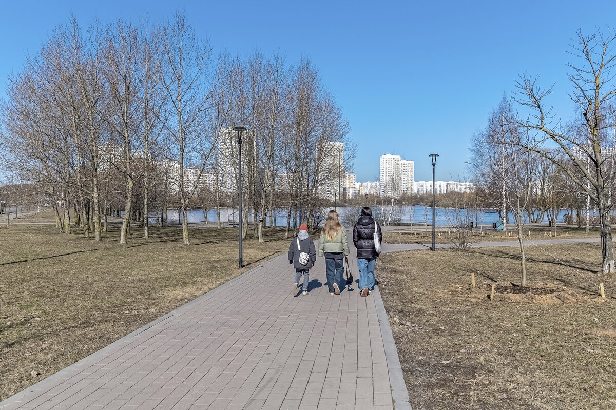 Сходить в весенней парк - Валерий Иванович Сходить в весенней парк - Валерий Иванович