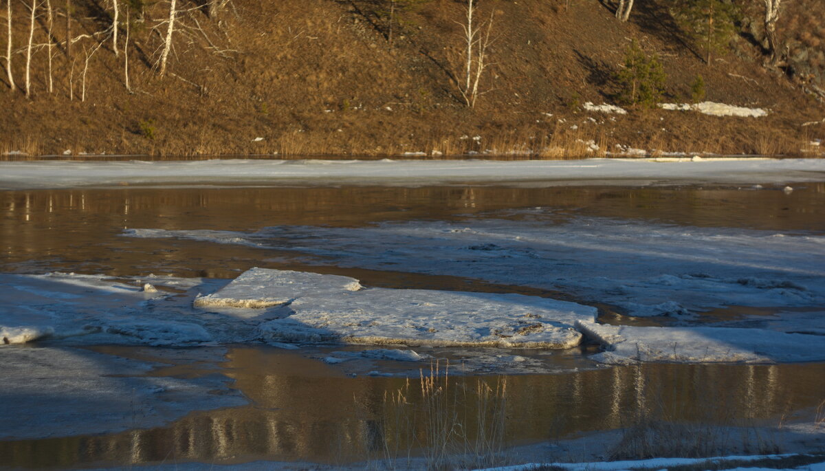 Исеть. Льдины. Щербаково. Март 2025 года. - Михаил Полыгалов