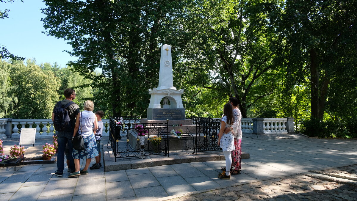Сюда не зарастёт народная тропа - Олег Зоркий