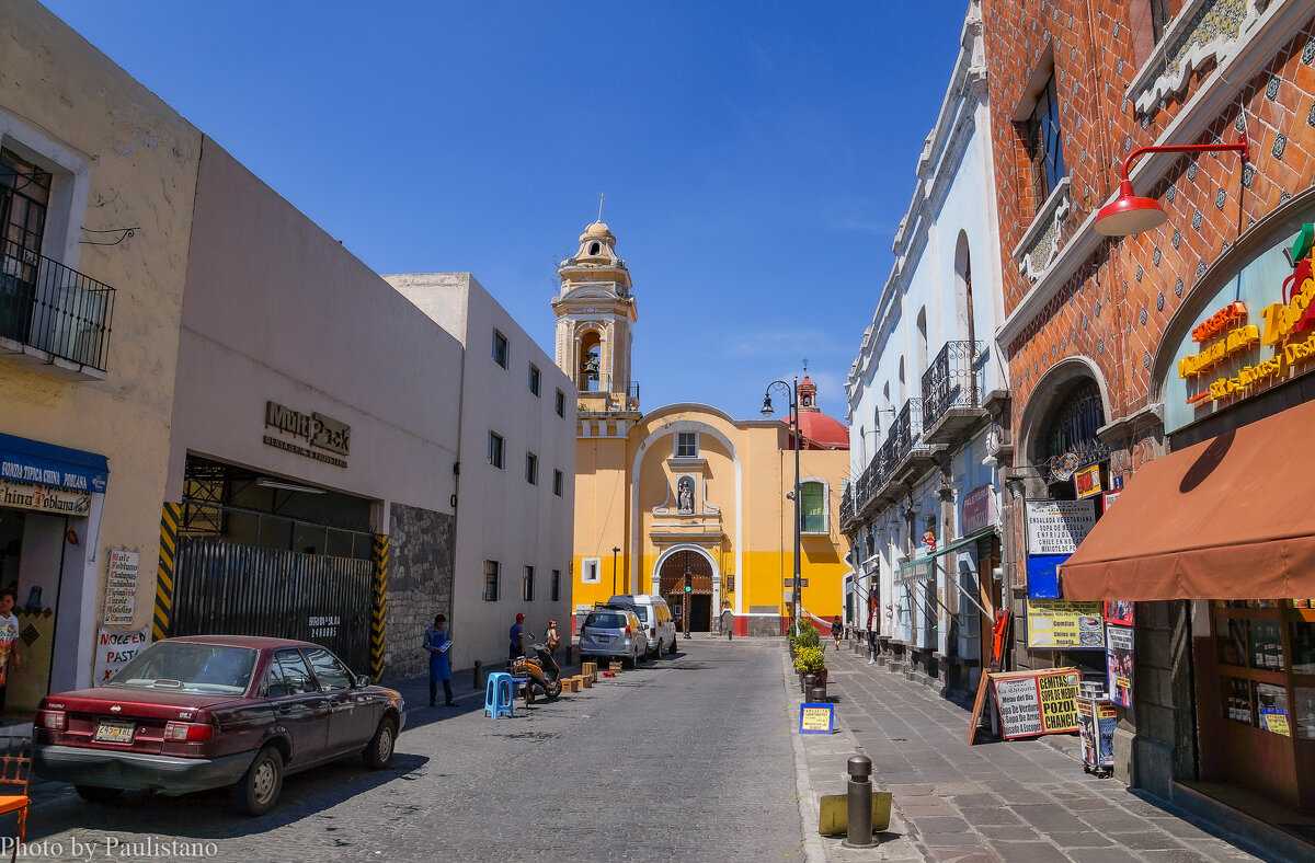 На улочках Пуэблы... - Владимир Жданов