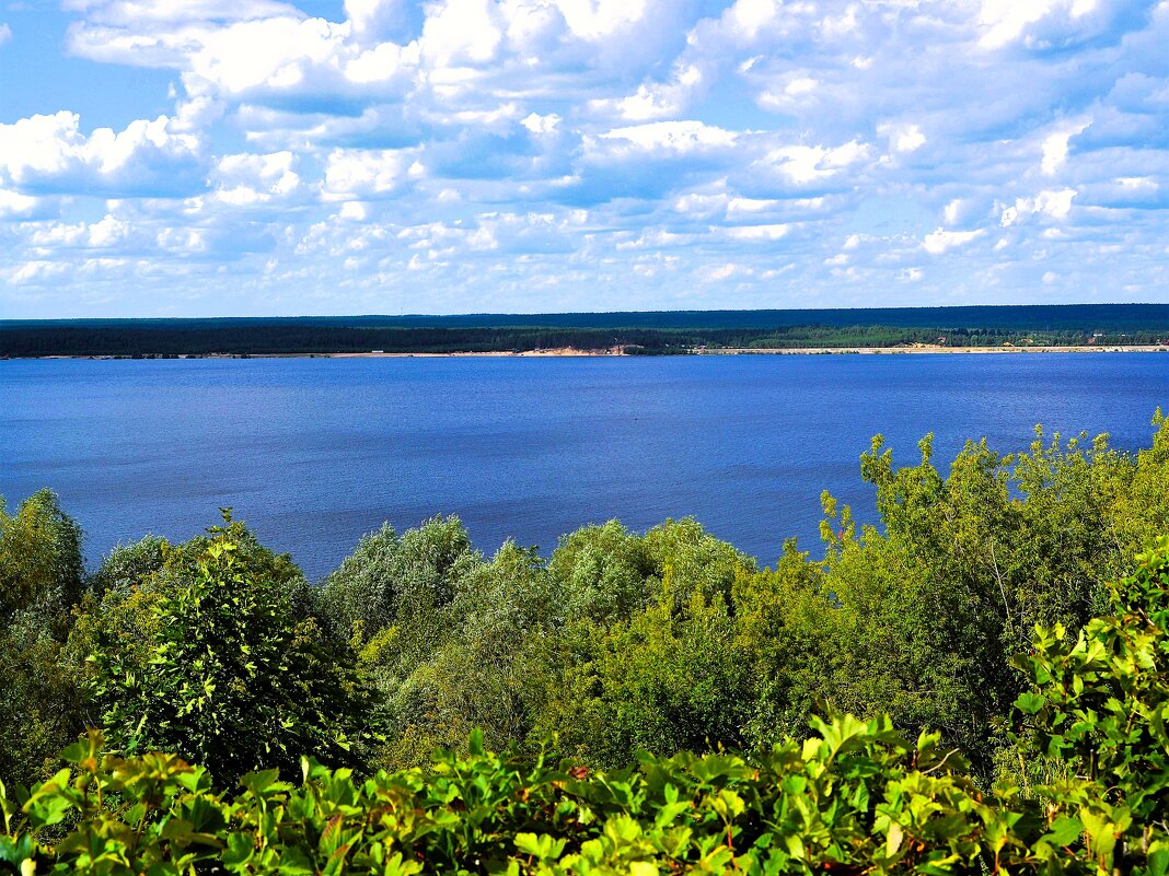 Чебоксары. Чебоксарское водохранилище летом (вид с мемориального парка Победы). - Пётр Чернега