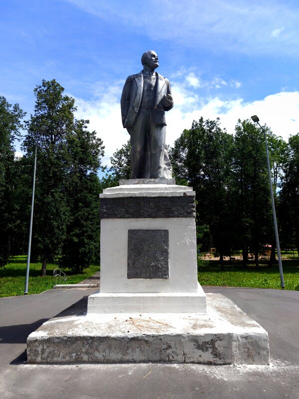 памятник Ленину в г.Порхов - Артем 