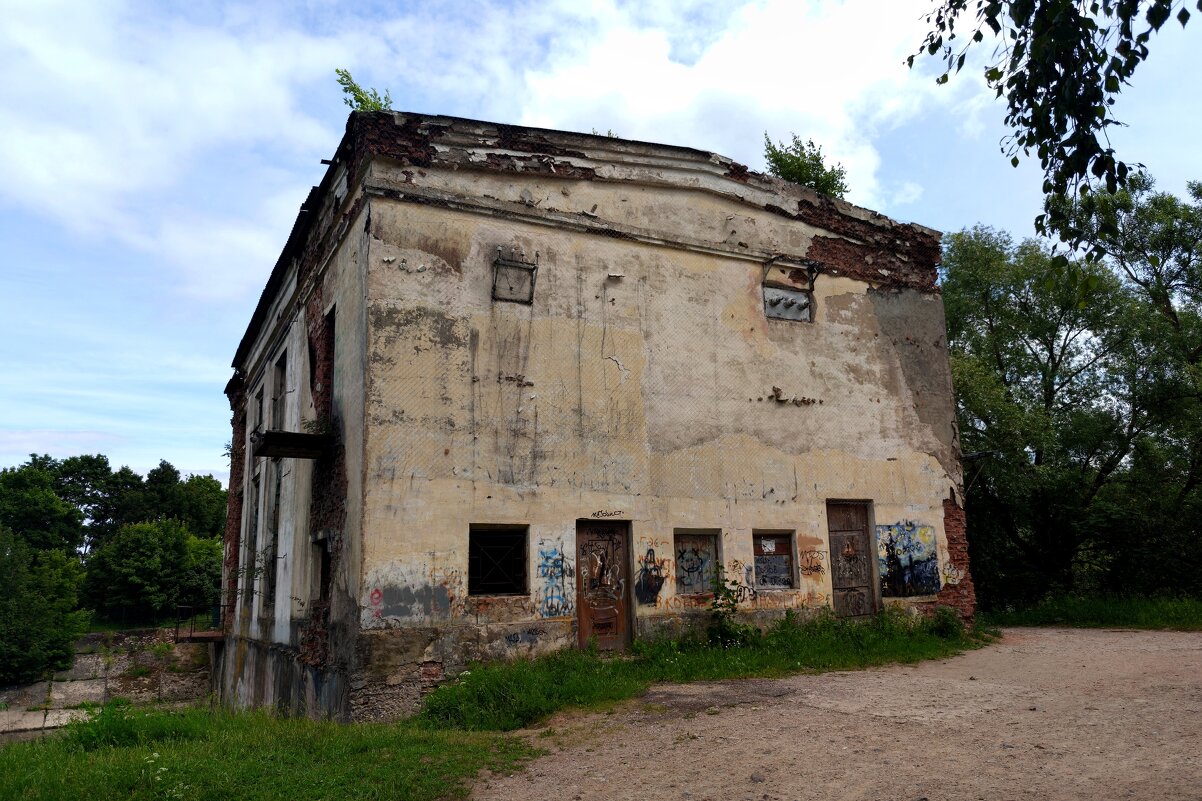 Здание Порховской ГЭС - Артем 