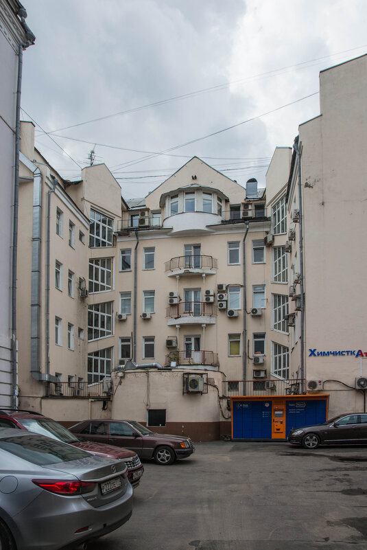 во дворе - Сергей Лындин