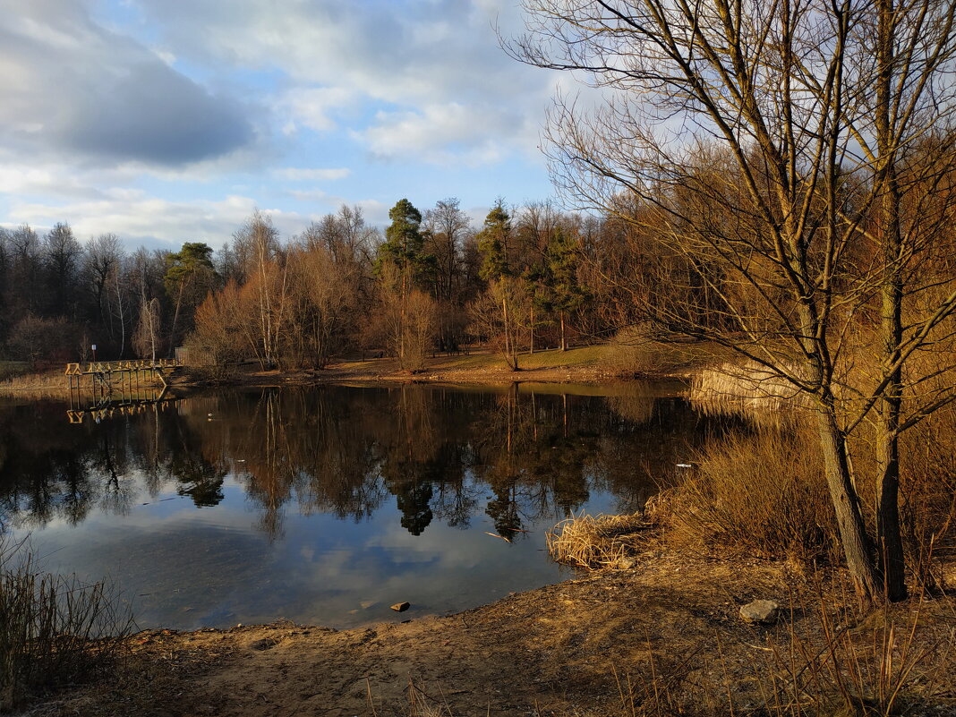 Март уже похожий на апрель - Андрей Лукьянов Март уже похожий на апрель - Андрей Лукьянов