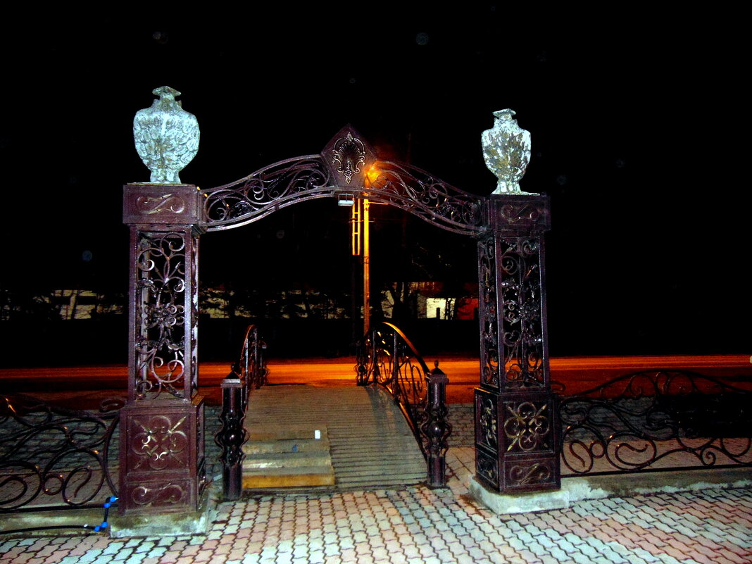 Ворота на мостик. - nadyasilyuk Вознюк Ворота на мостик. - nadyasilyuk Вознюк