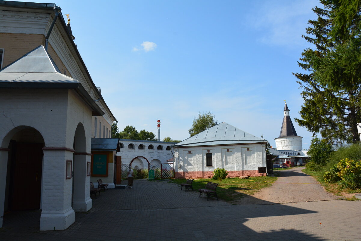 на территории монастыря - Галина R... на территории монастыря - Галина R...