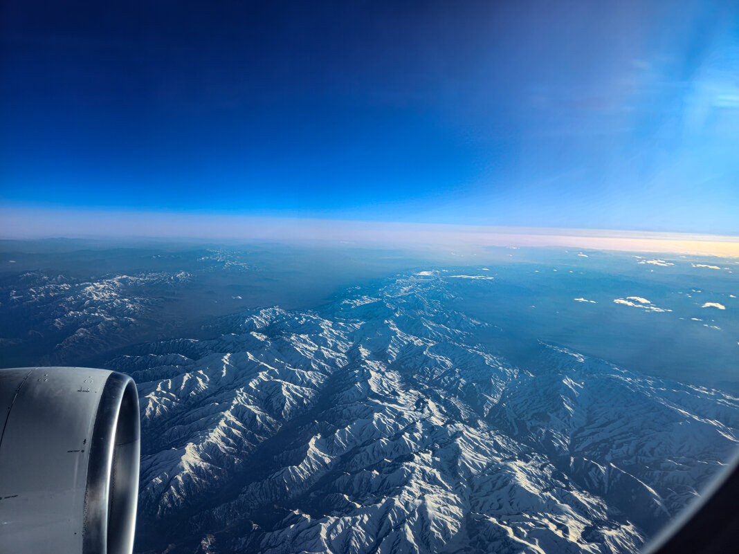 Азра, Афганистан. Хребет Спин Гар (Сафед Кох) уходит за горизонт - Renkse L.J. Азра, Афганистан. Хребет Спин Гар (Сафед Кох) уходит за горизонт - Renkse L.J.