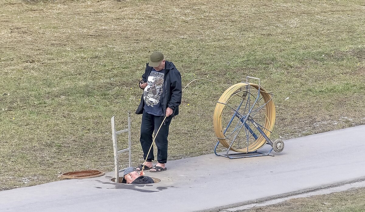 А сантехники в Москве уже в шлёпанцах) - Валерий Иванович А сантехники в Москве уже в шлёпанцах) - Валерий Иванович